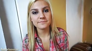 Wysoki niemiecki w pięknych pończochach pieprzy się z łysym facetem polskieamatorskie porno