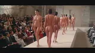 Piękna kobieta sex anal polska w pończochach pieprzy się z dozorcą