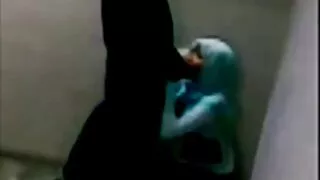 Sąsiad z kutasem smaży sąsiada, polskie mamuski porn podczas gdy jej mąż jest w pracy